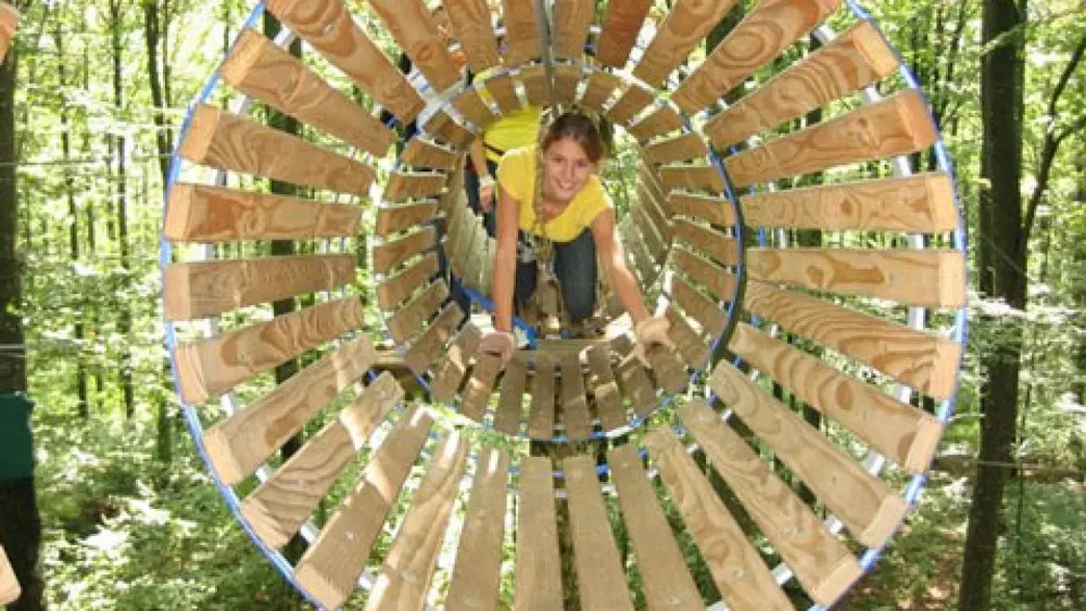 Kind im Kletterwald Laichingen