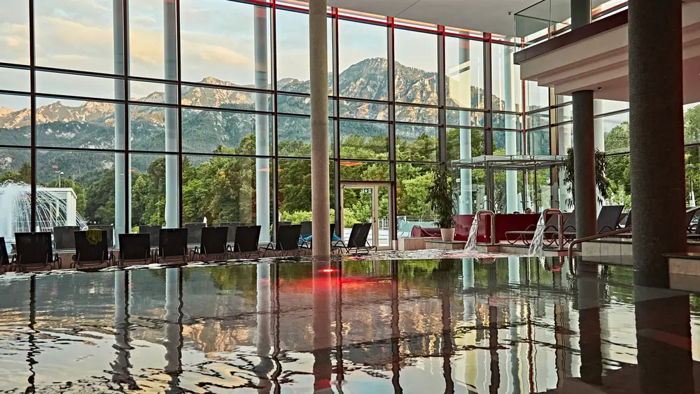 Panoramablick auf die Berge in der Rupertustherme