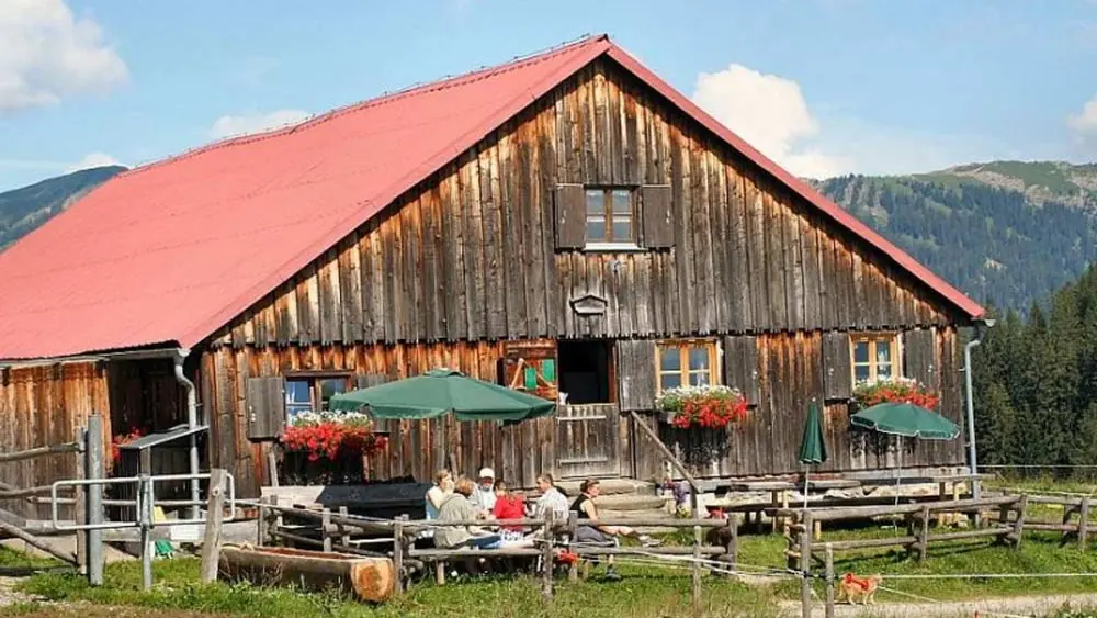 Sommersennalpe Fahnengehren zwischen Ofterschwanger und Sigiswanger Horn