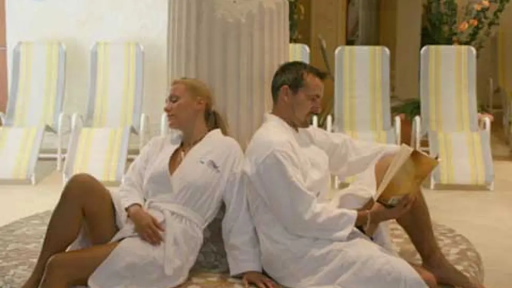 Schwimmen und Relaxen in Pettneu