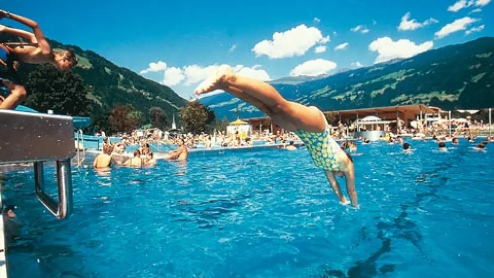 Schwimmspaß in Zell