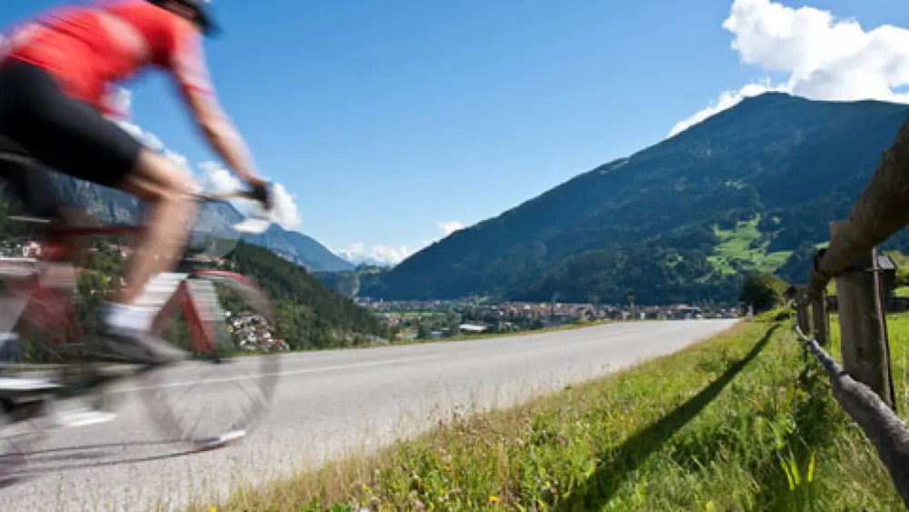 Unterwegs mit dem Bike in der Ferienregion Tirol West