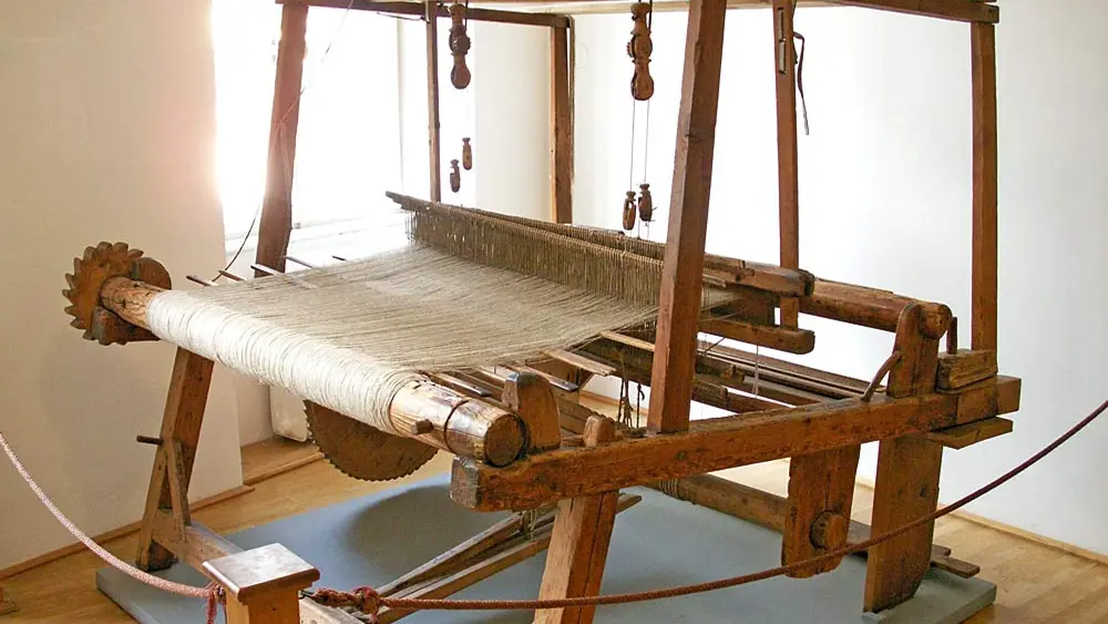 Handwebstuhl in der Ausstellung des Tiroler Volkskunstmuseums Innsbruck