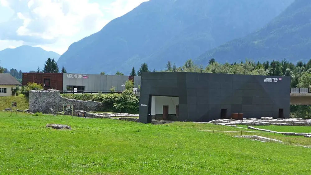 Museum und Atriumhaus mit Schutzbau im Aguntum