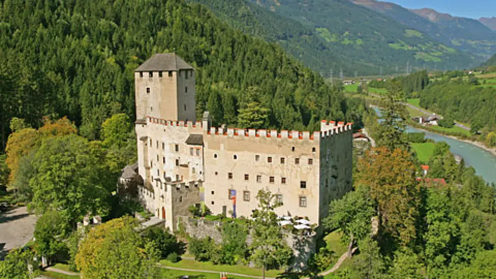Erzählt Geschichte: Das Schloss Bruck in Lienz