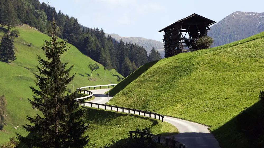 Zufahrt zu den Hetzwaldhöfen in Innervillgraten