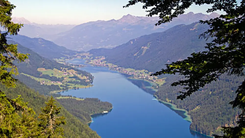 Der Weißensee ist einer der größten Badeseen in Kärnten.