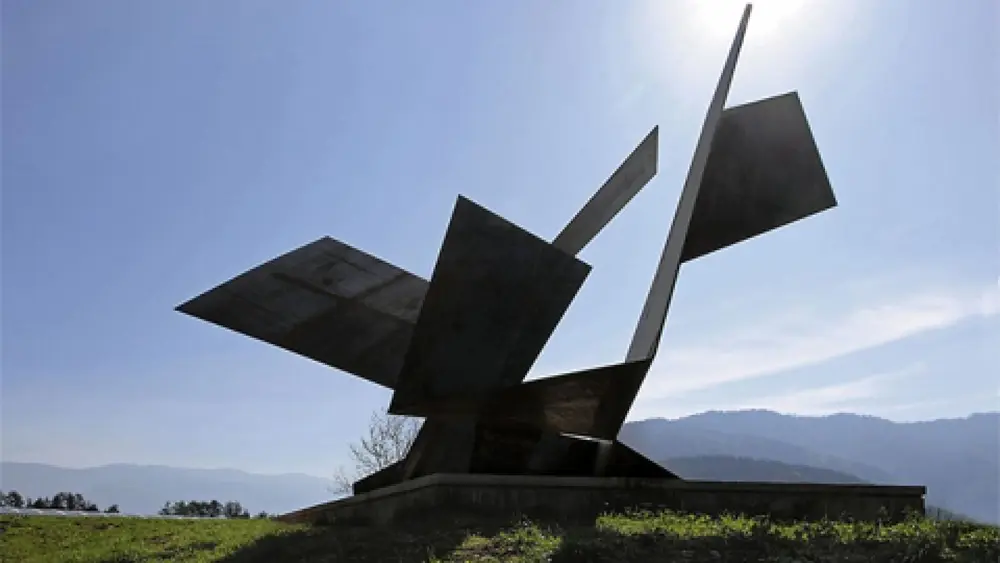 Skulptur Raumentfaltung von Josef Pillhofer am Kunst-Radweg Klopeiner See