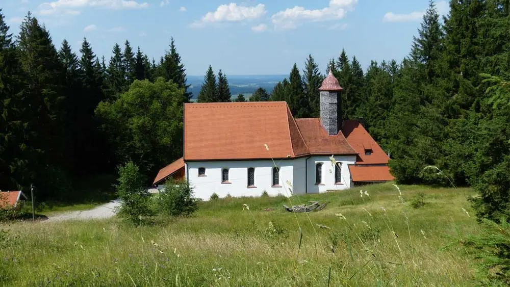 Blick auf die Wallfahrtskirche Maria Trost bei Nesselwang