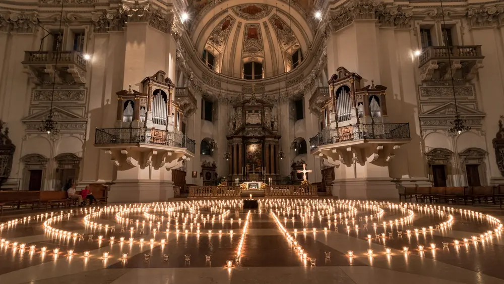Lichterlabyrinth im Dom zu Salzburg