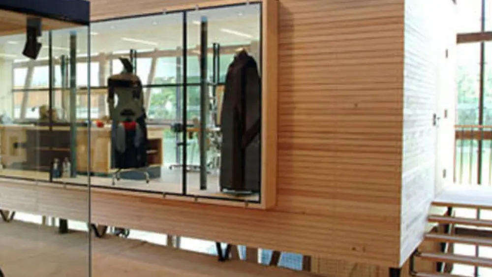 Blick in den Ausstellungsraum der Juppenwerkstatt Riefensberg