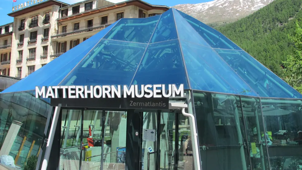Eingang zum Matterhorn Museum in Zermatt