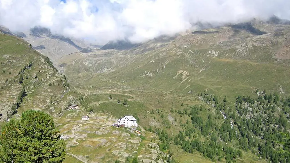 Blick auf die Zufallhütte im Martelltal