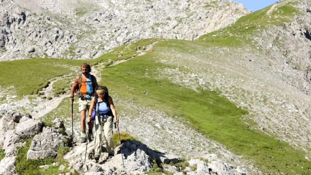 Wanderer auf der Wilderer-Tour bei Triesenberg