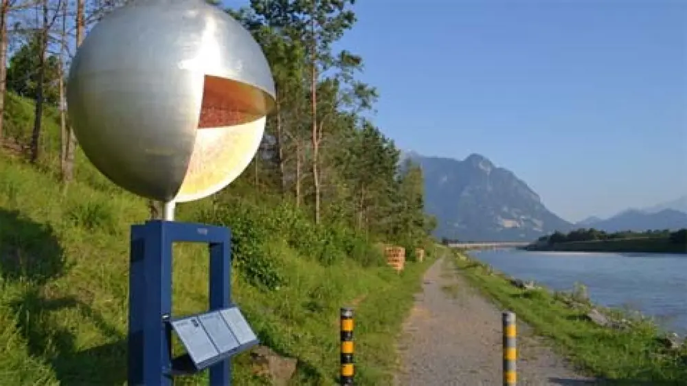 Planetenskulptur auf dem Planetenweg in Vaduz