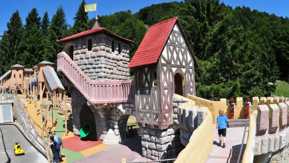 Märchenhafter Spielplatz im Steinwasen Park