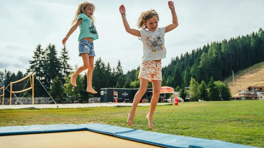 Trampolinspringen im Freizeitpark Rittisberg