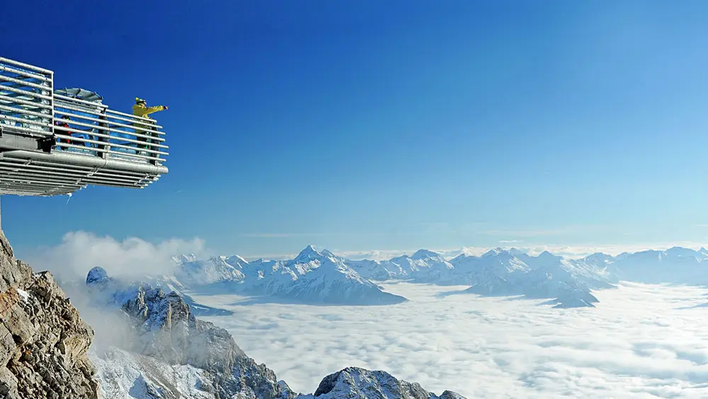 Blick auf den Sky Walk am Dachstein Gletscher