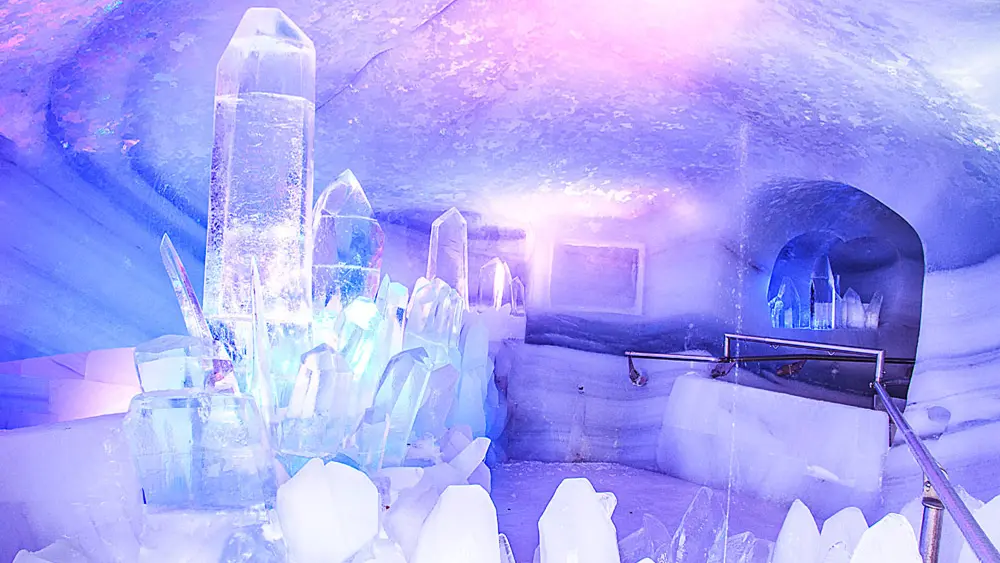 Blick ins Innere des Dachstein Eispalasts