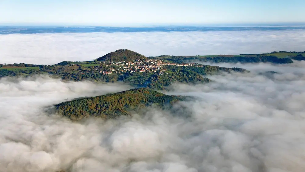 Auf dem Hohenstaufen, der Heimat der Staufer, begann der politische Aufstieg von einem süddeutschen Adelsgeschlecht zu Königen und Kaisern in Mittel- und Südeuropa.