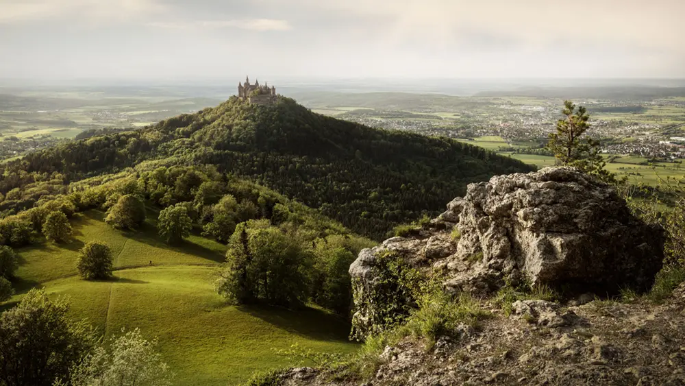 Passiert man unterwegs: die Burg Hohenzollern