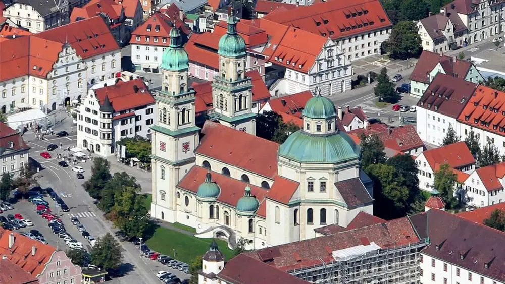 Luftaufnahme der Basilika St. Lorenz in Kempten