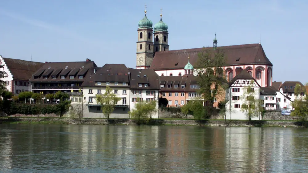 Fridolinsmünster von der Rheinseite