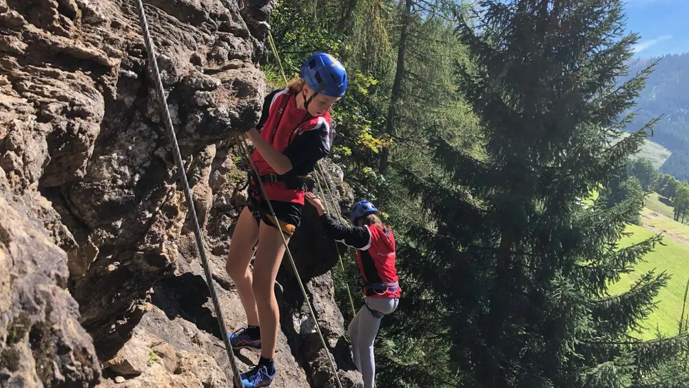 Kletterwand im Alpinpark Dienten