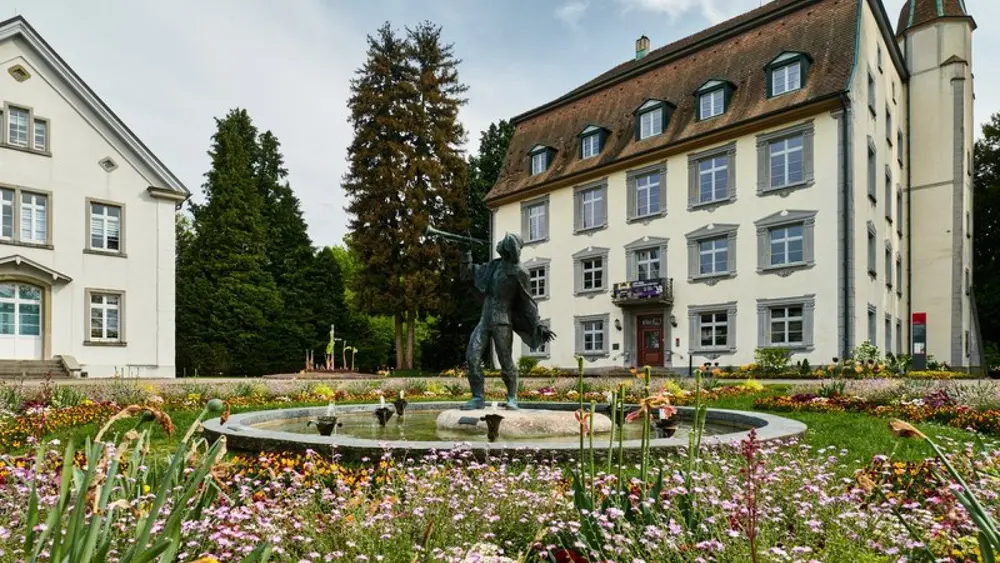 Schloss Schönau mit Trompeter