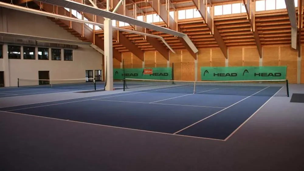 Blick in die Tennishalle der Sportwelt Ottobeuren