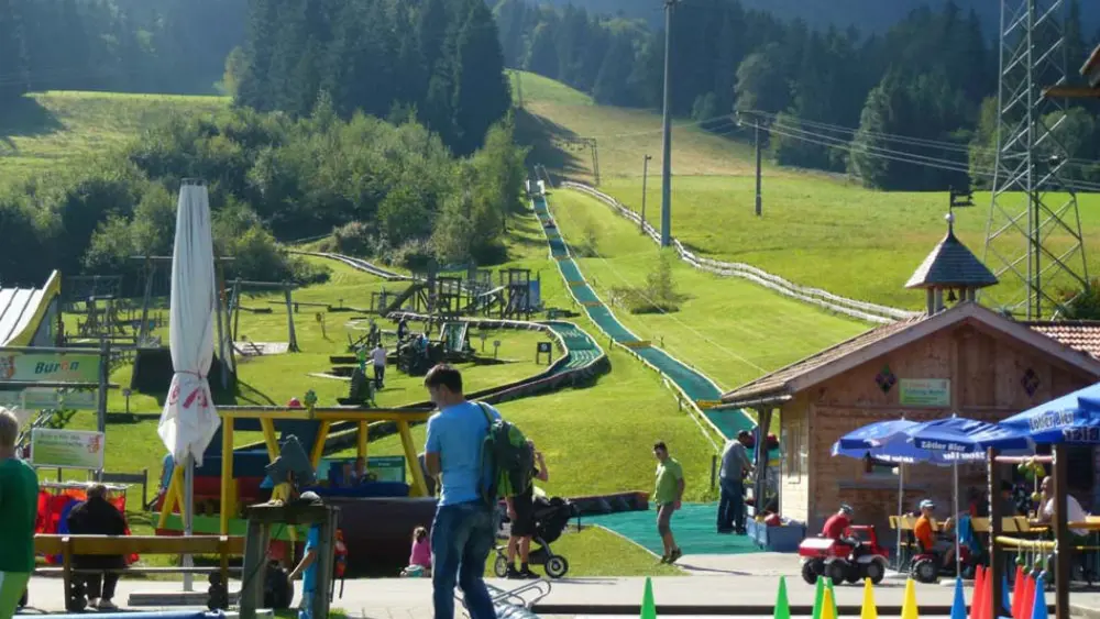 Blick auf den Buron Kinderpark in Wertach