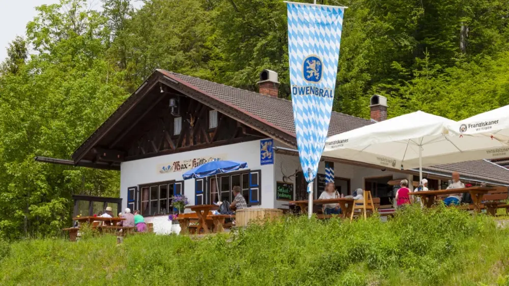 Einkehr in der Maxhütte auf dem Magdalena Neuner Weg