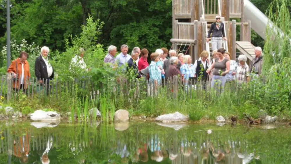 Eine Gruppenführung im Kräuter-Erlebnis-Park in Bad Heilbrunn