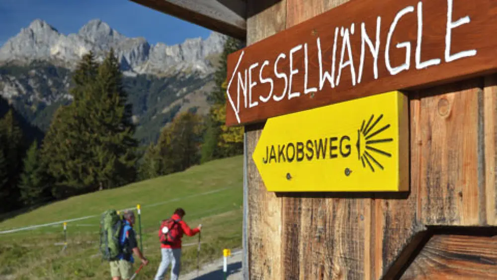Hinweisschild Jakobsweg Tannheimer Tal