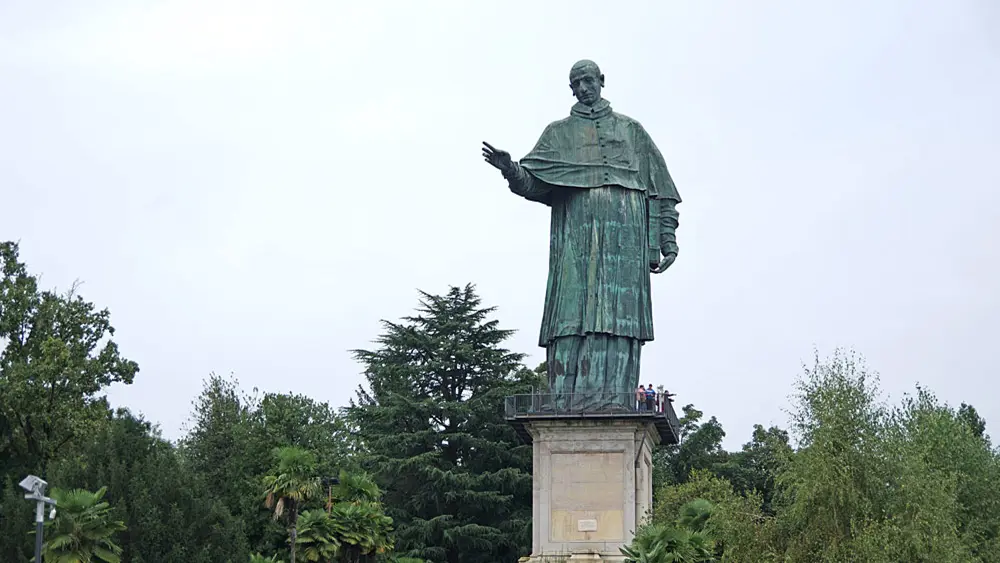 Die Statue von Karl Borromäus in Arona