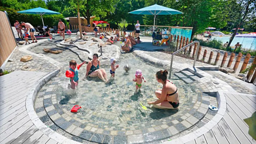 Kinderbecken im Außenbereich