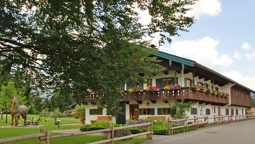 Außenansicht des Museums im Gsotthaber Hof in Rottach-Egern