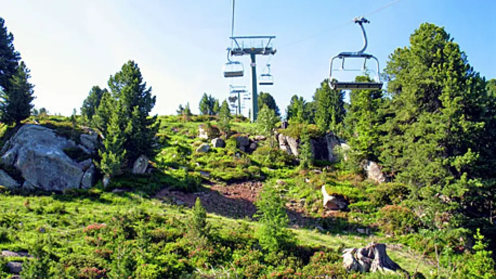 Auffahrt mit dem Sessellift auf die Alpe Cermis