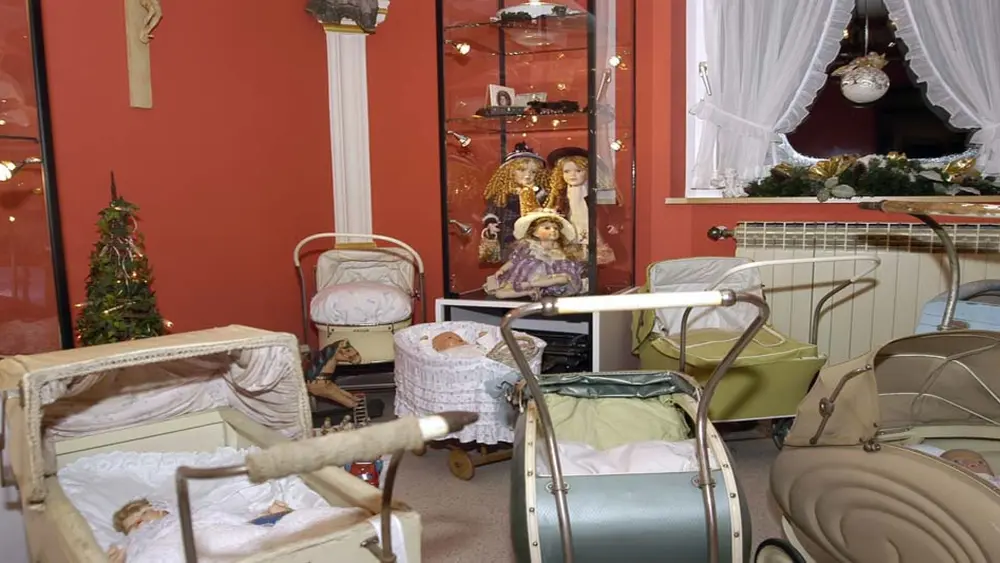 Blick in die Puppenwerkstatt der Achenseer Museumswelt in Maurach