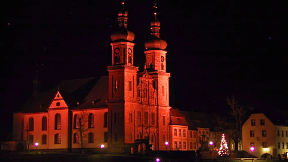 Die Klosterkirche bei Nacht