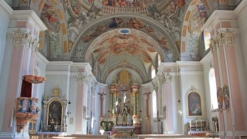 Innenansicht der Pfarrkirche zum Heiligen Pankratius in Telfes