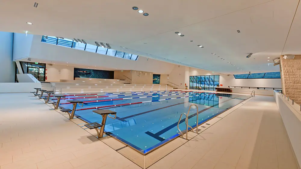 Sechs Bahnen im Schwimmerbecken