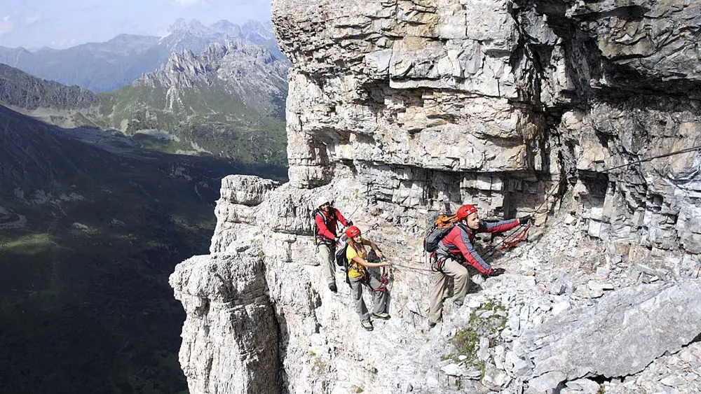 Kletterer an einer Felswand im Stubaital