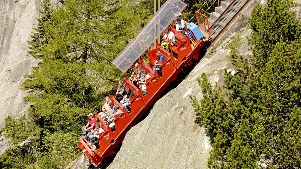 Die Gelmerbahn überwindet eine Steigung von bis zu 106 Prozent.
