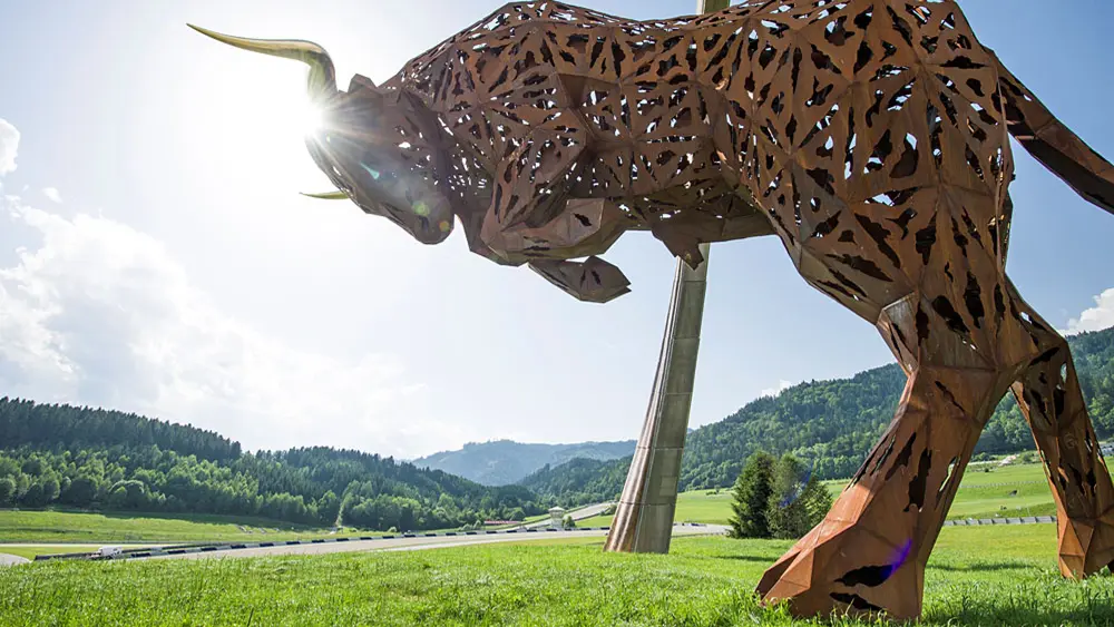 Bullen-Statue am Red Bull Ring