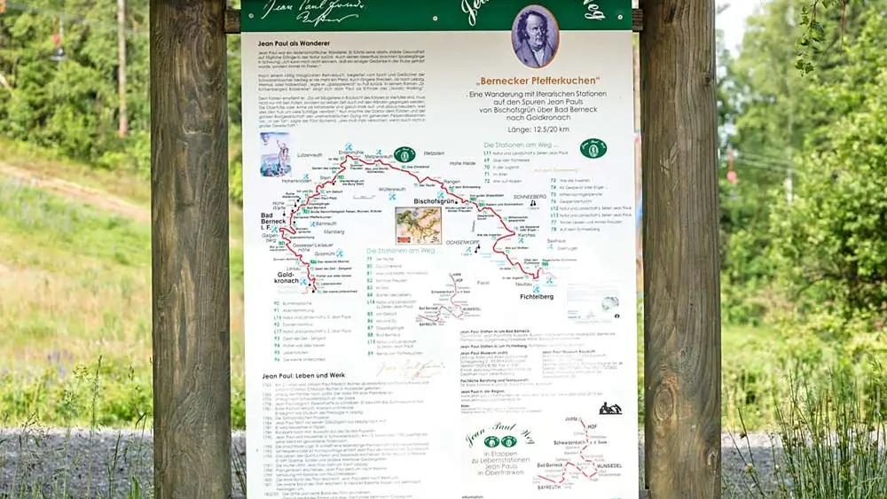 Hinweistafel am Jean-Paul-Weg