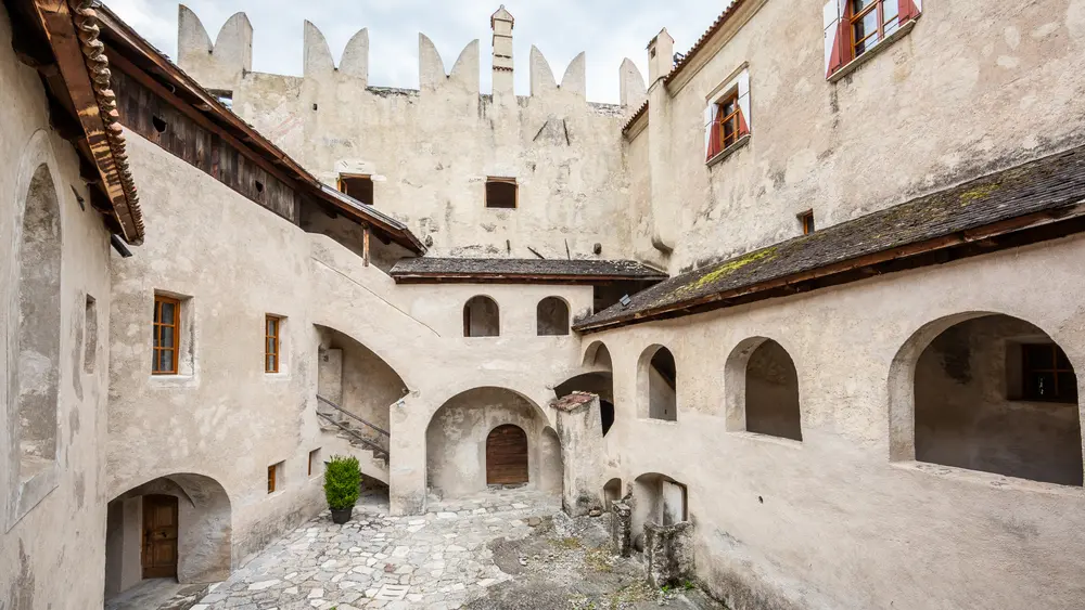 Alpine Straße der Romanik: Schloss Kastelbell