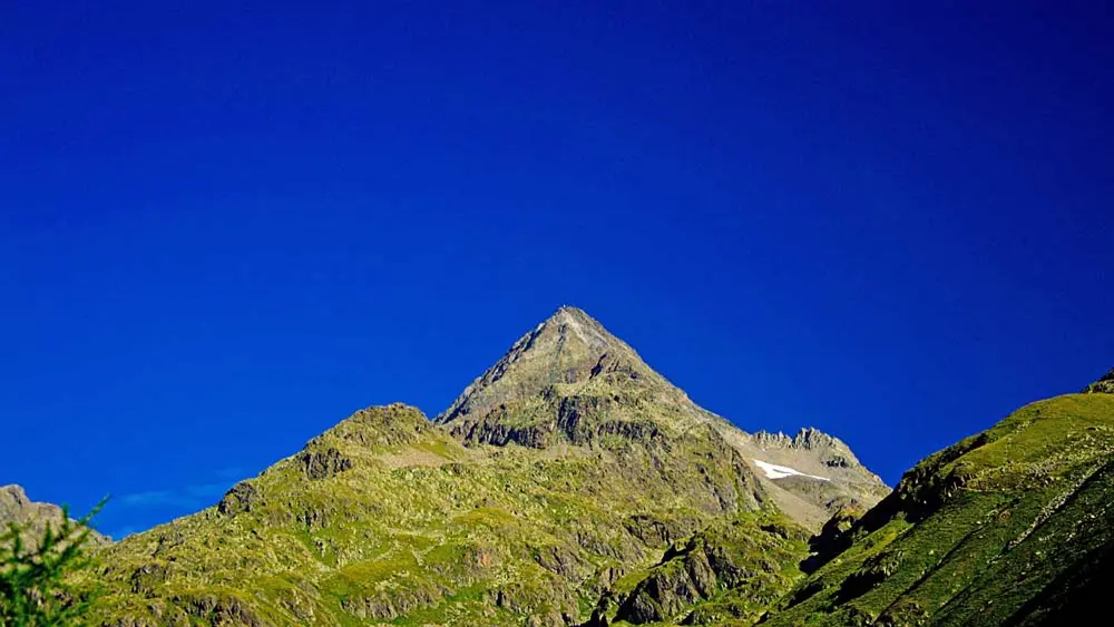 Blick auf den Gipfel des Glödis von der Lienzer Hütte aus