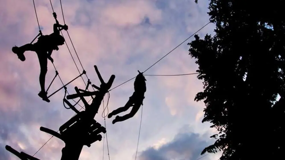 Flying Fox im Sonnenuntergang im Kletterwald Tannheimer Tal