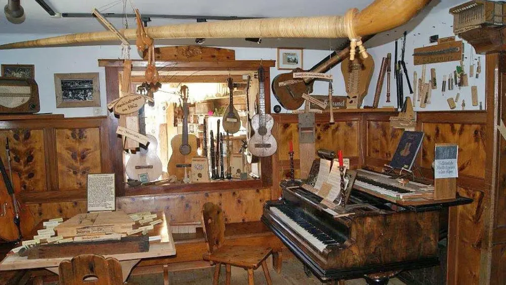Musikraum im 1. Tiroler Holzmuseum in Auffach